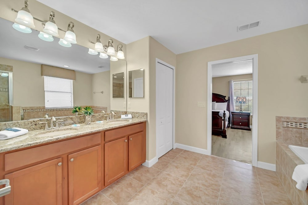 Perfect for Families Comfortable Villa with Private Pool Area close to Parks and Shopping