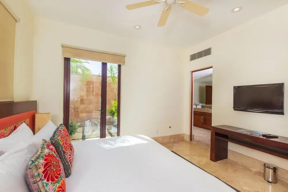 Sunny Vacation Villa 79