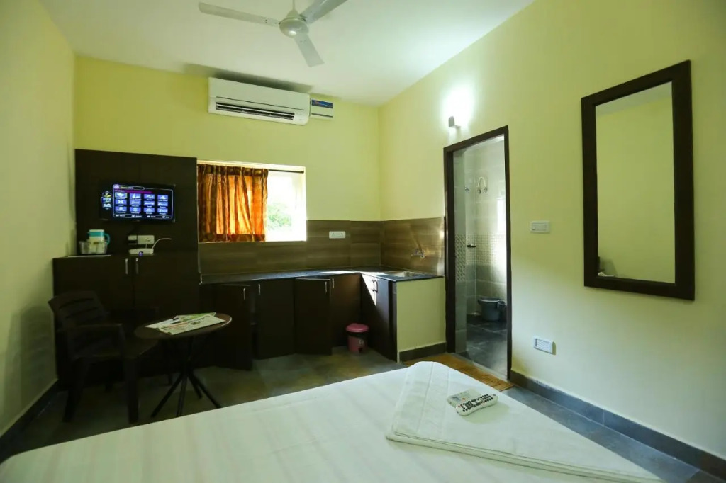 Season 4 Residences -Thiruvanmiyur Near Tidel park Apollo Proton cancer center and IIT Madras Research Park