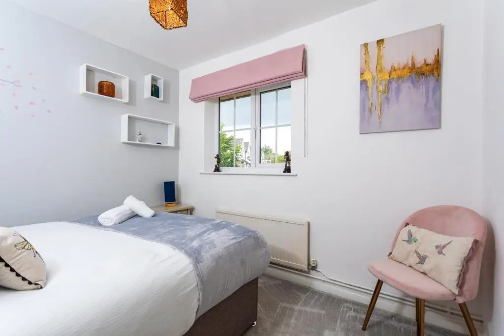 Maunsell House - Charming 3 bedroom house in Ashford centrally located with parking