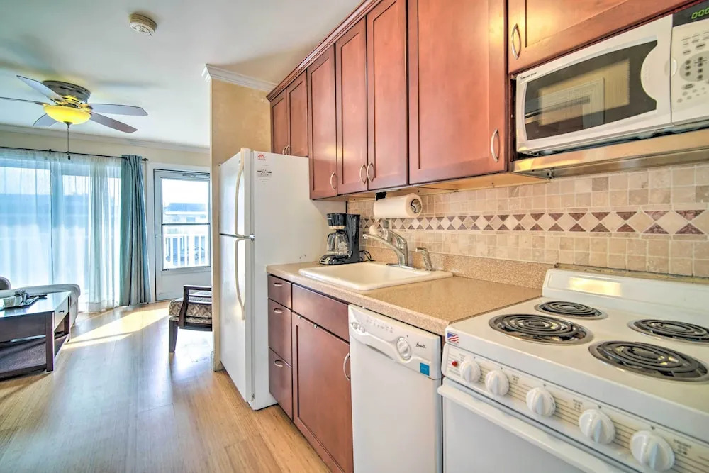 Beautiful Brigantine Condo - Walk to Beach!