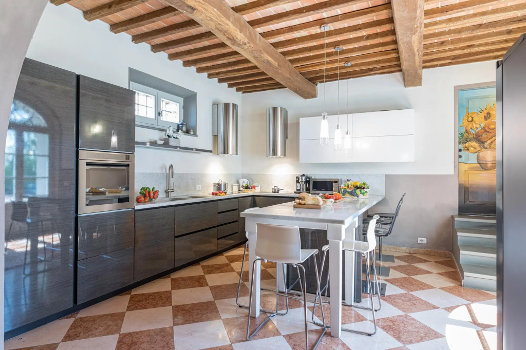 ANTICA VILLA MERELLI 12, Emma Villas