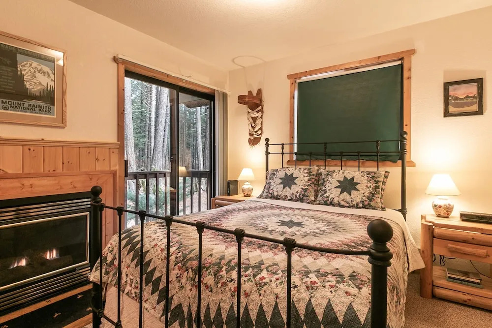 River Road Retreat Apartment 3 NW Comfy Cabins