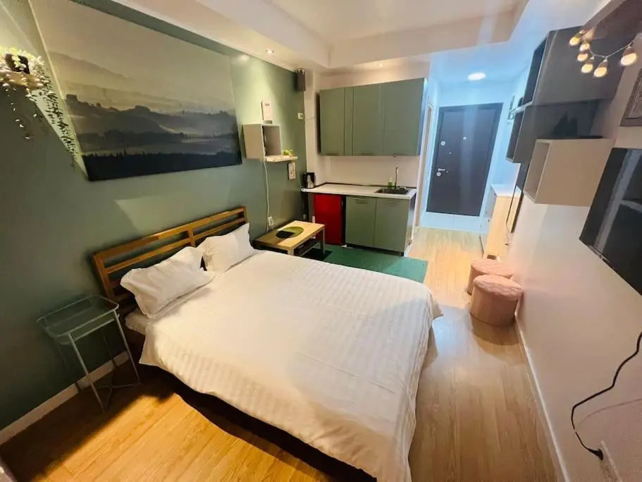 18 Tiny Room