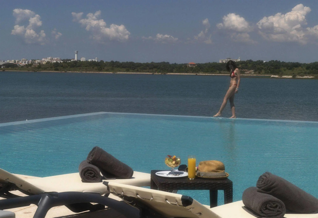 Agua Hotels Riverside
