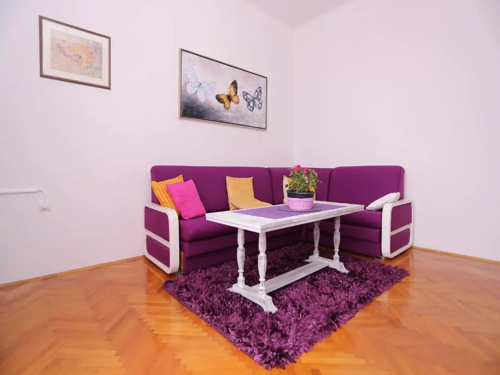 Apartment Liatris