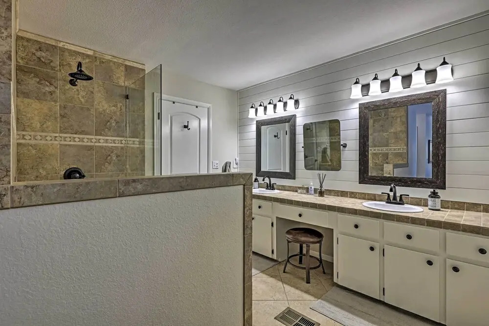 Modern Townhome w/ Patio, Next Door to Resort