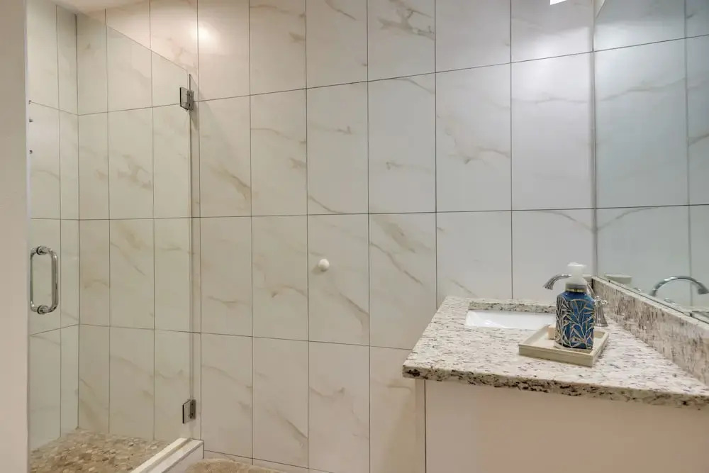 Canyon Lake Rental w/ Balcony & Lake Views