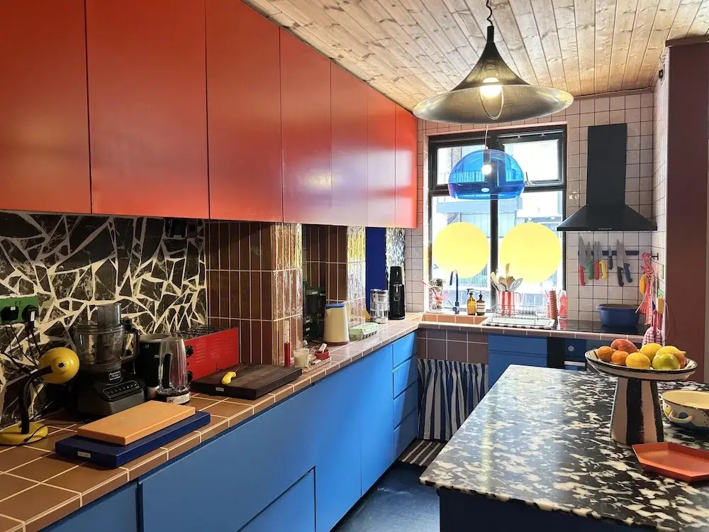 Klein House Clapton Sleeps 2-piano-patio-mirrorbed