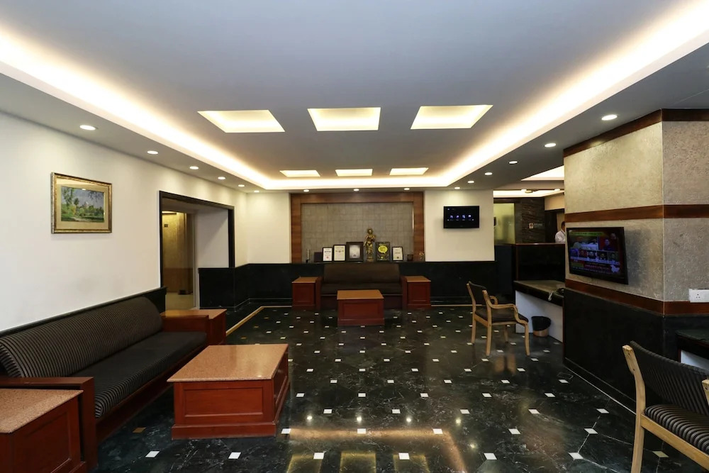 Capital O 1796 Grand Hotel
