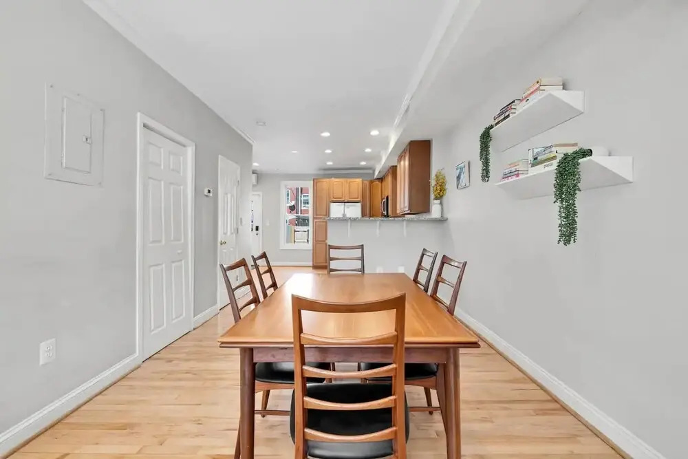 3-br DC Townhome Getaway Close to It All