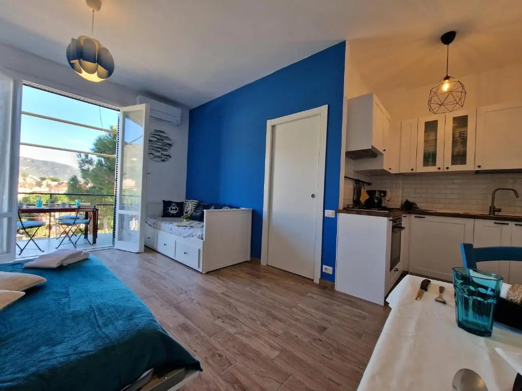 650 metri dal Mare - WiFi - Terrazzo - Piscina - A/C