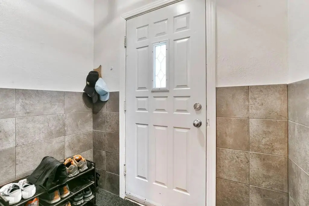 Lovely 1BR - 5mins from Laurier Metro