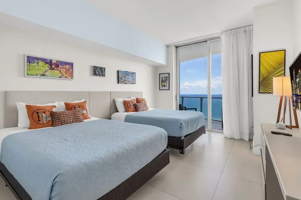 Luxury Penthouse! 4 BDR With Resort Amenities