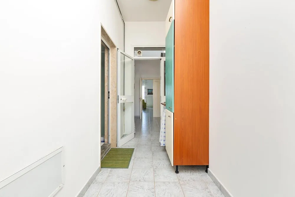 2186 Attico Demetra