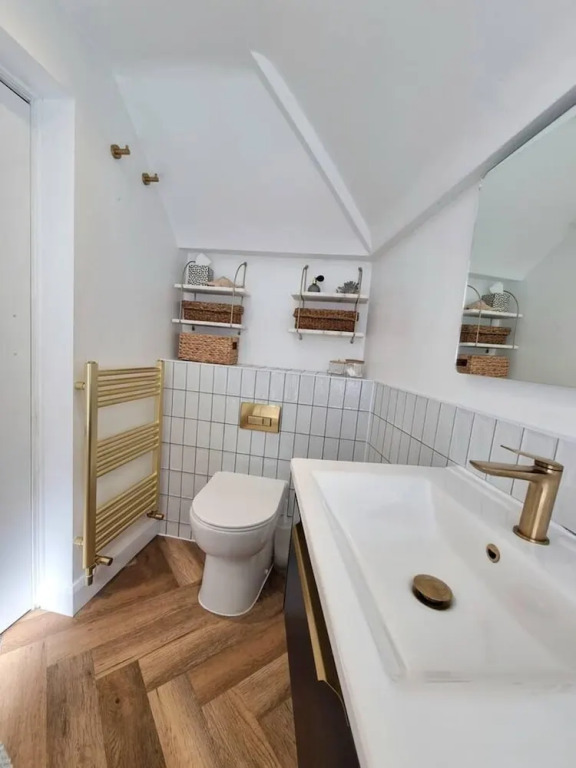 Spacious & Renovated 1-bed Garden Flat in London