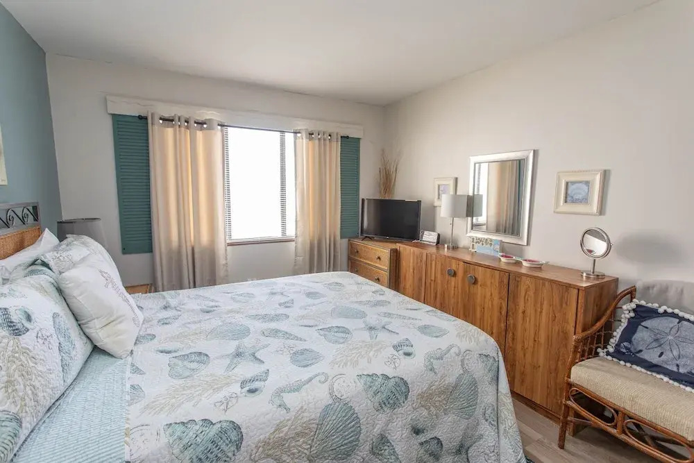 Royal Garden Resort 415 2 Bedroom Condo by RedAwning
