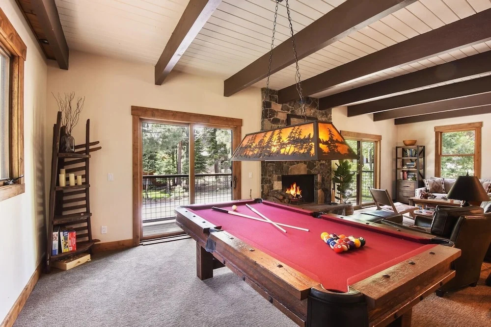 Canterbury Luxury Chalet - Hot Tub, Backs To Forest 3 Bedroom Home by Redawning