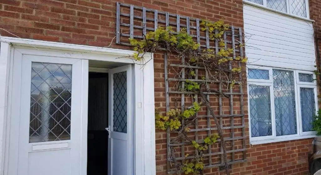 Eddiwick House - Huku Kwetu Dunstable -Spacious 4 Bedroom House - Beds Suitable for Builders and Contractors