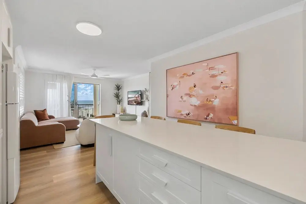 Bright 2-bed Apartment With Stunning Ocean Views