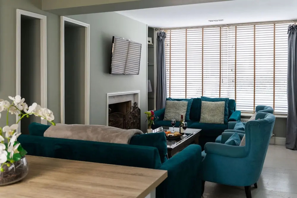 Stylish 4-bedroom Townhouse in the Heart of Bath