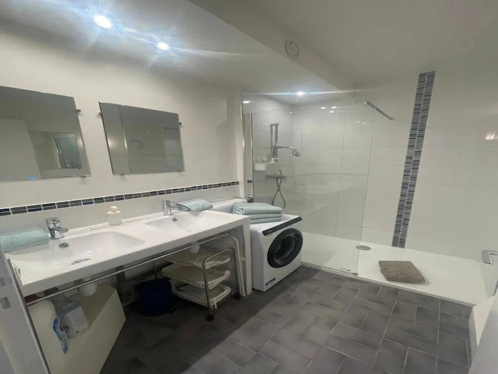 Peaceful La Pinede Apartment for Couple