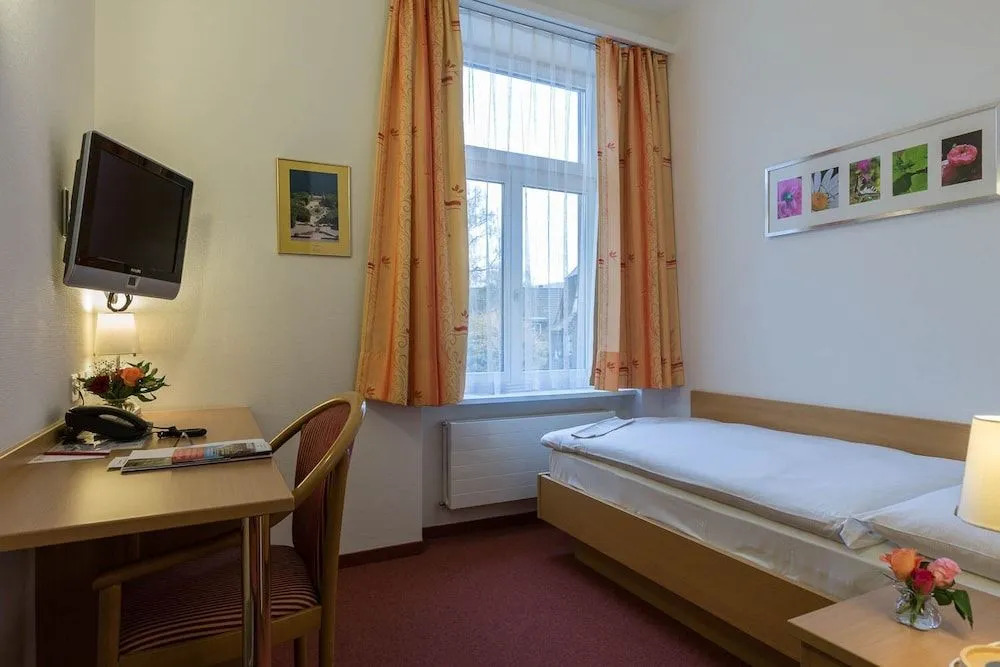 Hotel Promenade, das ruhige Stadthotel mit kostenfreien Parkplätzen, E-Auto-Ladestationen und Privatpark mitten in der Stadt