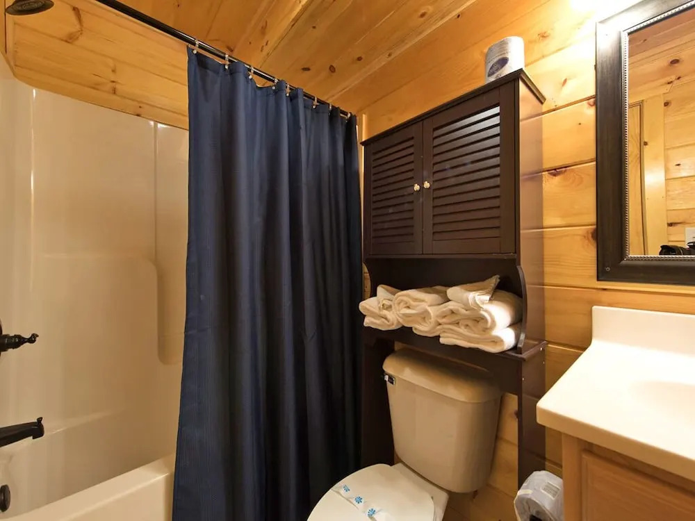 Parkside Lodge 6 Bedroom Home with Hot Tub