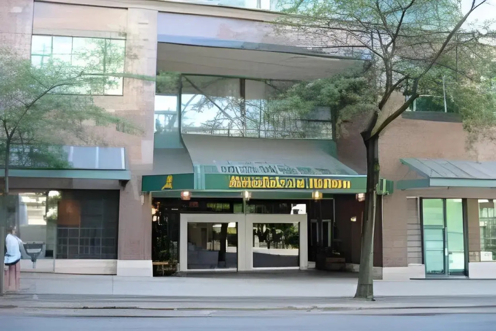 Rosedale on Robson Suite Hotel