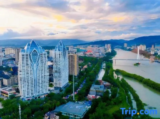Twin Tower Star Holiday Hotel (Splashing Square Jiangbian Night Market)