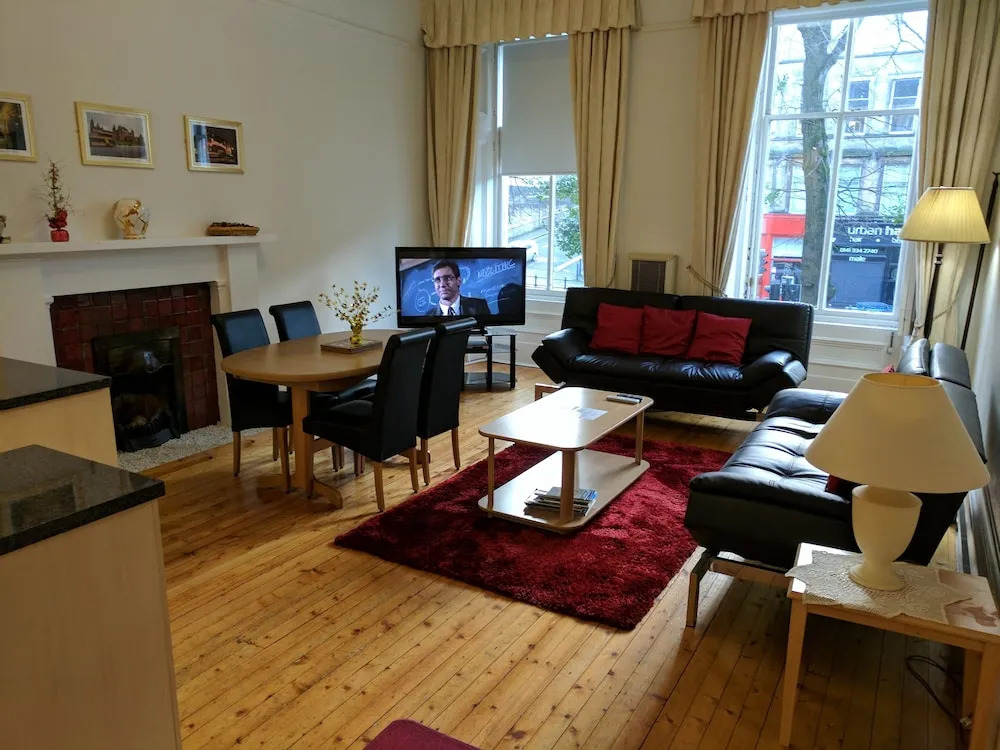 Kelvin Apartment