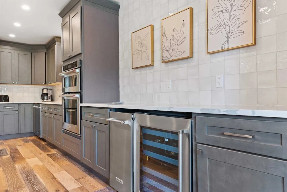 Luxury 3 Bedroom Condo In The Heart Of Bc Village