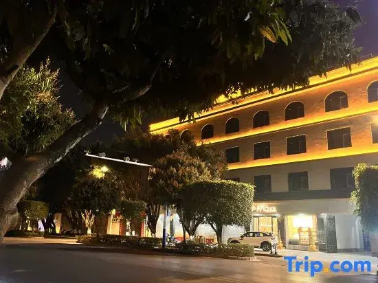 Ruili Yuqiao Yongjun Homestay (Veteran Inn)