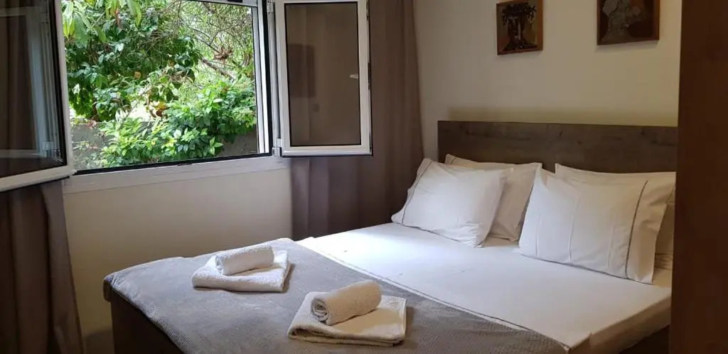Minimal Studio in Paleo Faliro