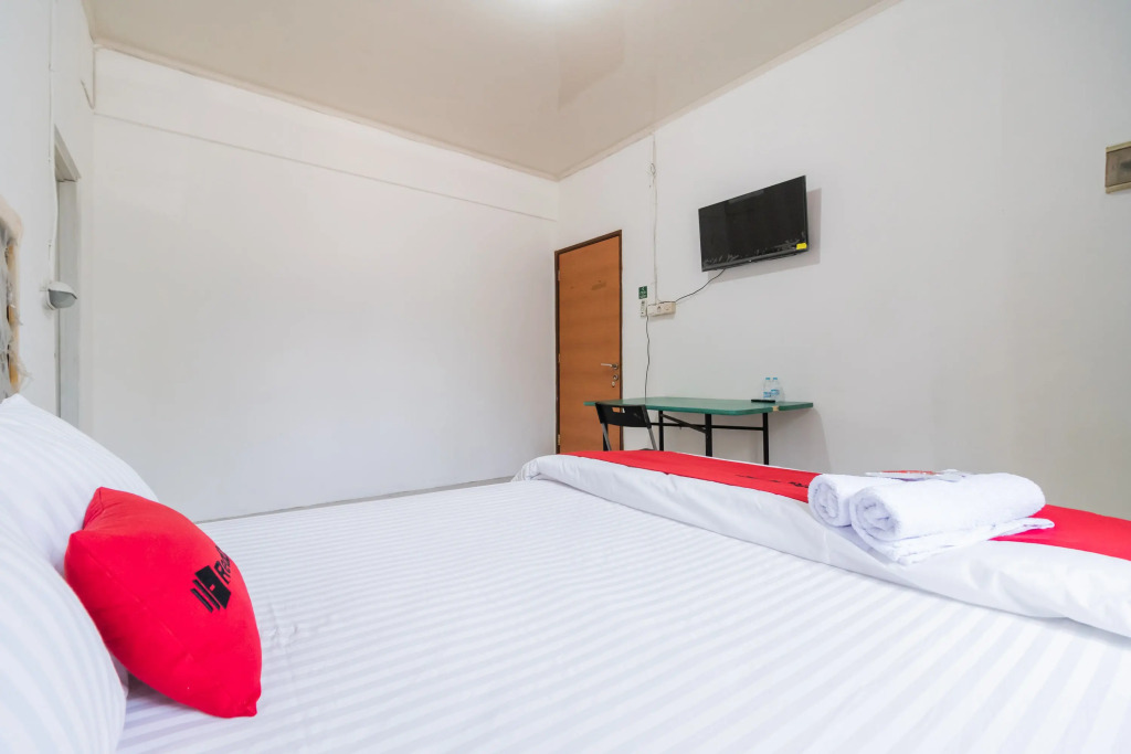 RedDoorz near Terminal Bubulak Bogor
