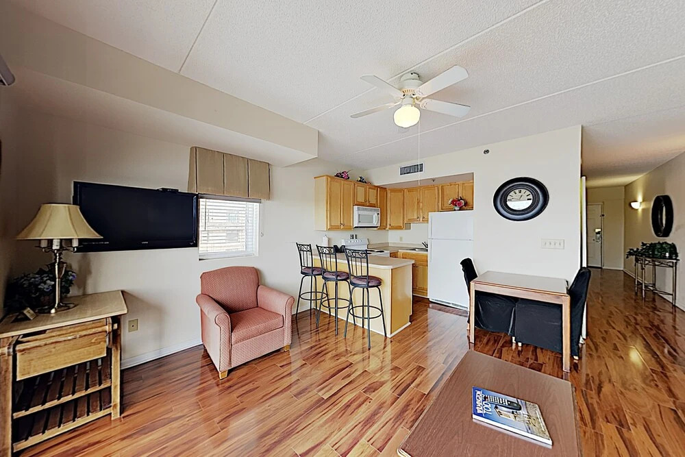 New Listing! Walkable Historic District 1 Bedroom Condo