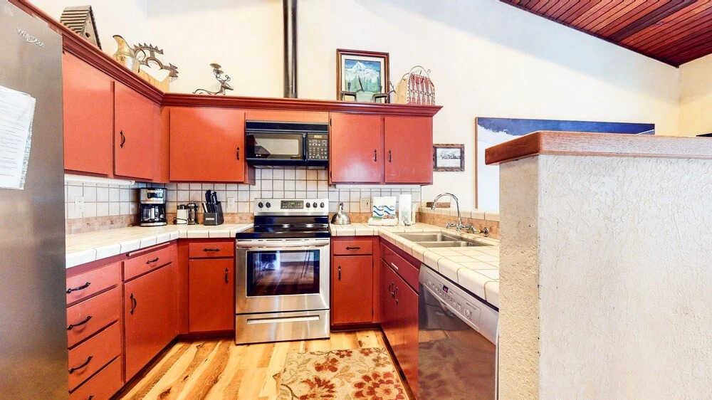 Mammoth West 143 Quiet Condo With Amazing Mountain Views and A Short Walk to Canyon Lodge by RedAwning