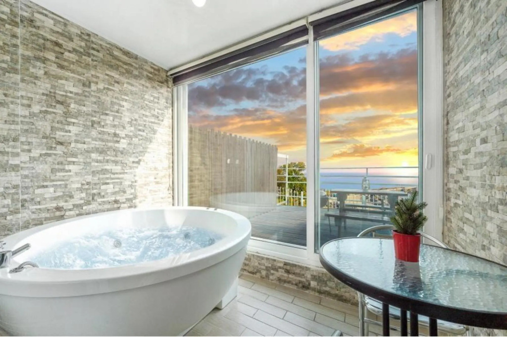 Ganghwa Hemingway Spa Pension