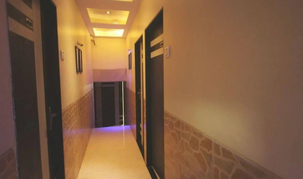Apex Dormitory Andheri - Near Airport and Marol Metro Station