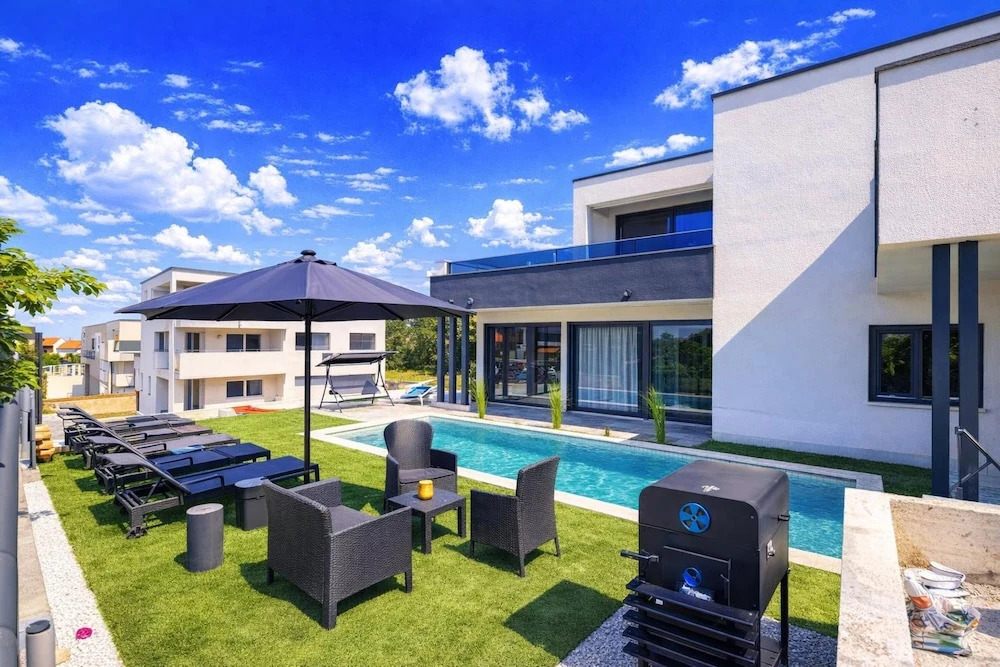 Villa Samara with Pool