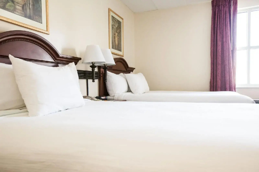 Inns of Virginia Falls Church