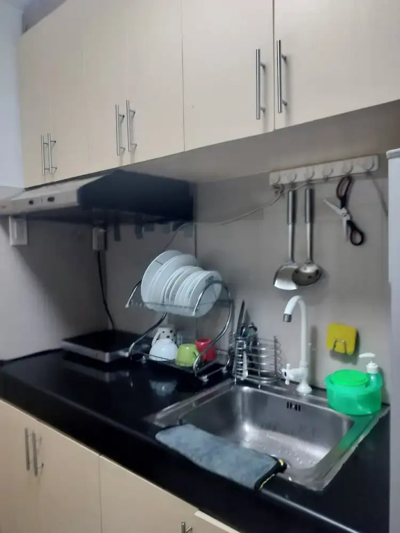 Cozy Quezon City Condo With Private Pool w Elevator Access