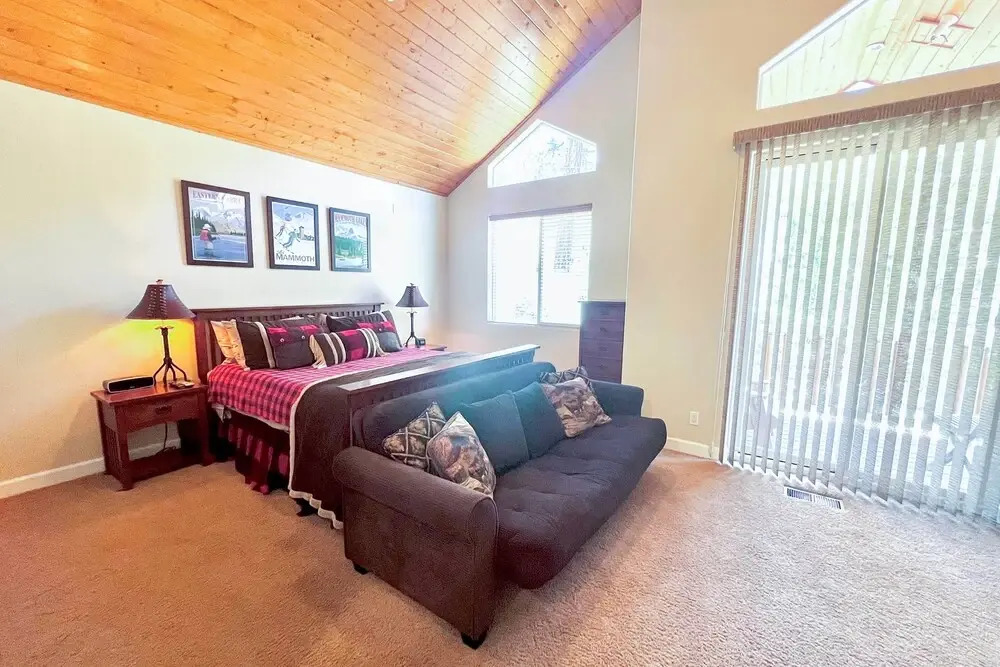 Mammoth Lakes Townhome - 10-Min Walk to Village
