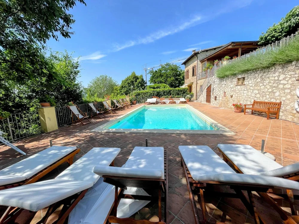 Luxurious Umbrian Retreat for 10 With Private Terrace and Pool