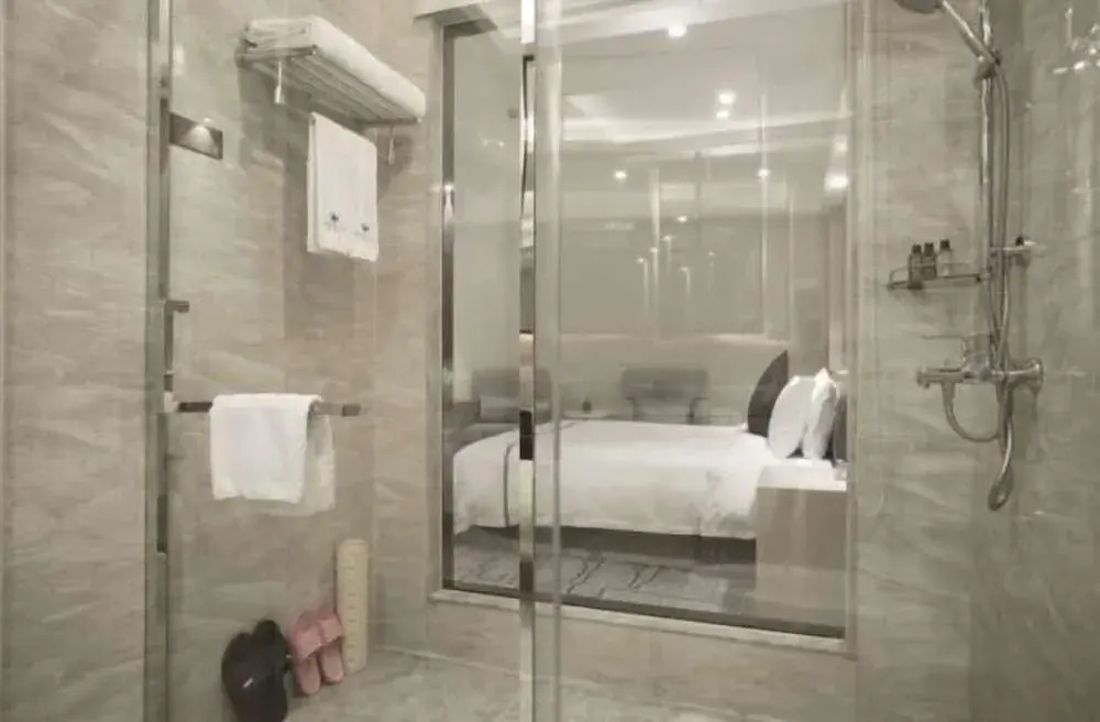 Shenzhen Bay Emerald Passion Man Hotel