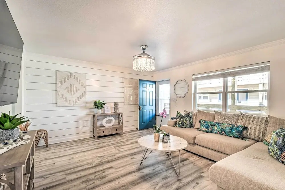 Chic Gulf Shores Condo w/ Pool & Beach Access