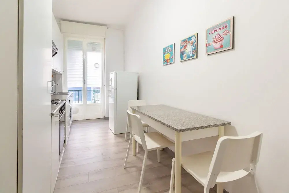 Bright 1 Bedroom near MM1