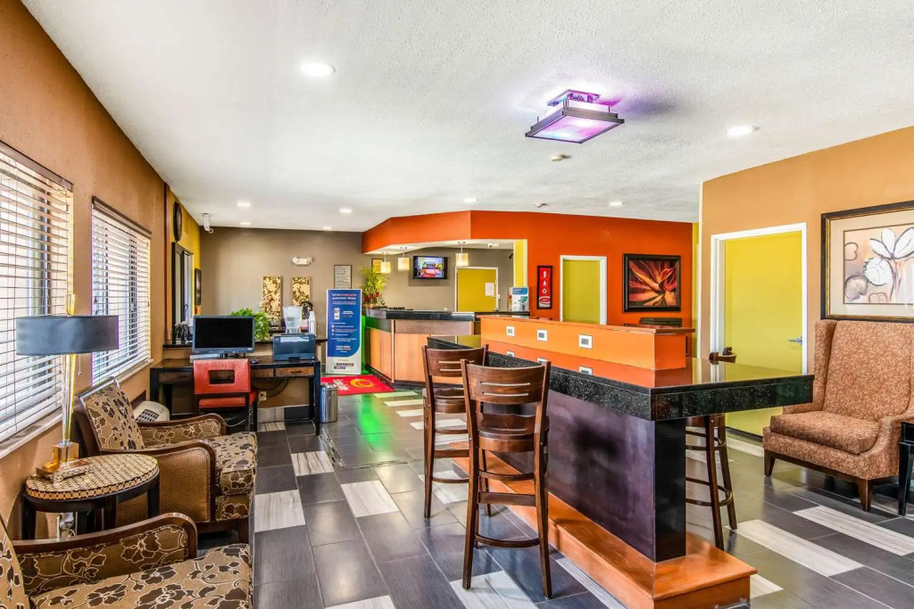 Econo Lodge Topeka at Wanamaker