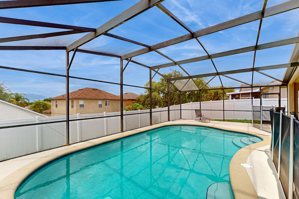 Charming Home With Pool, Enclosed Yard, Central AC, & Washer/dryer