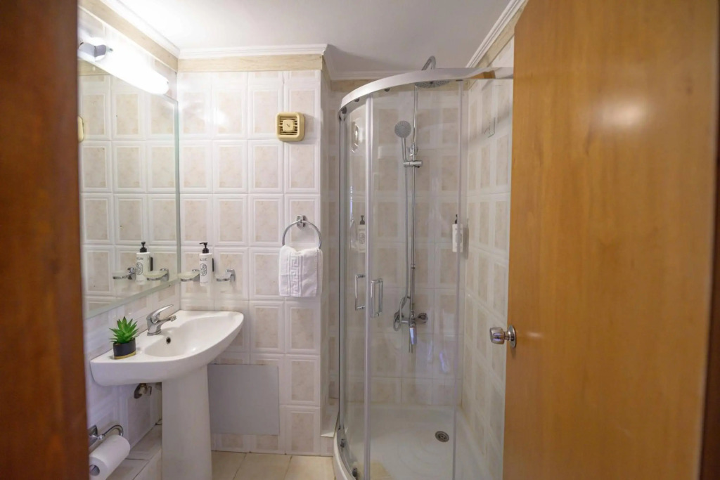 Neda Hotel
